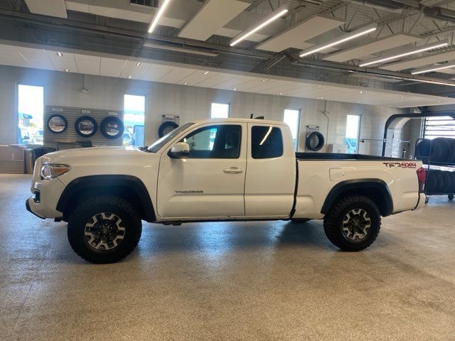 Used 2019 Toyota Tacoma TRD Off-Road w/ Technology Package AWD/4WD image 10