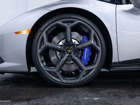 Used 2021 Lamborghini Huracan EVO image 4