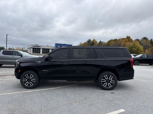 Used 2023 GMC Yukon XL AT4 w/ Technology Package AWD/4WD image 8