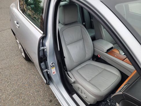 Used 2010 Jaguar XF Luxury RWD image 31