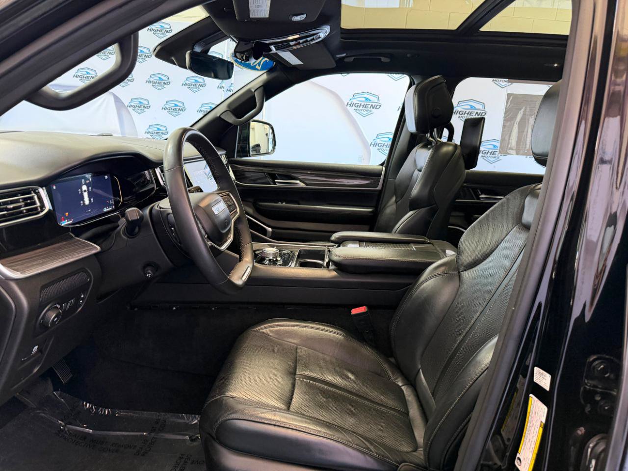 Used 2022 Jeep Wagoneer Series III w/ Premium Group I AWD/4WD image 11