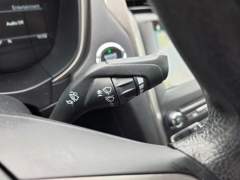 Used 2018 Ford Fusion SE w/ Fusion SE Technology Package FWD image 20
