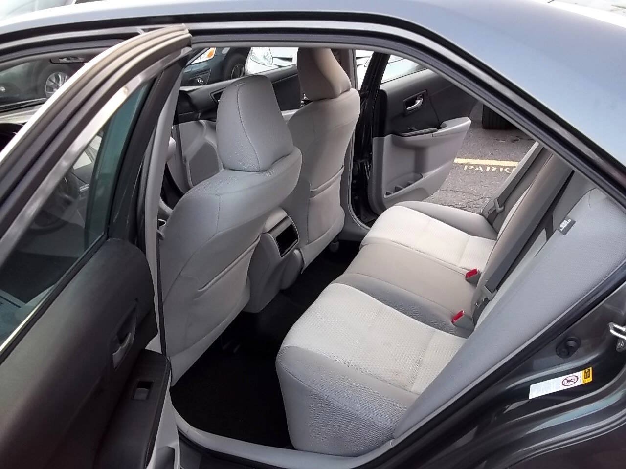Used 2014 Toyota Camry LE FWD image 9