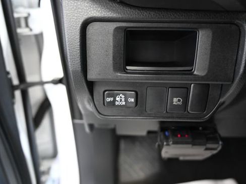 Used 2019 Toyota Tacoma SR5 AWD/4WD image 25