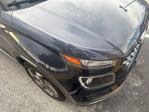 Used 2020 Hyundai Venue FWD image 20