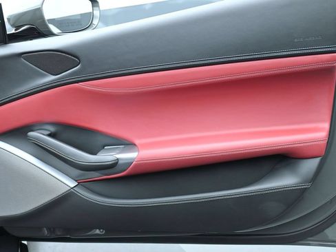 Used 2020 Ferrari Portofino RWD image 31