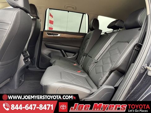 Used 2025 Volkswagen Atlas SE image 27