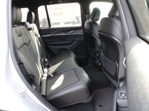 New 2026 Jeep Grand Cherokee Altitude AWD/4WD image 27