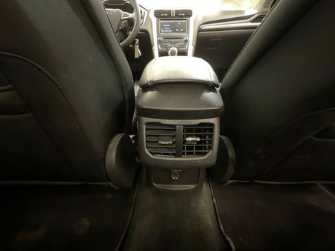 Used 2016 Ford Fusion SE FWD image 26