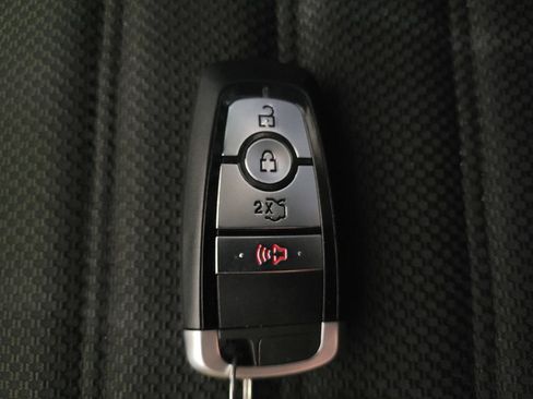 Used 2018 Ford Fusion SE w/ Fusion SE Technology Package FWD image 32