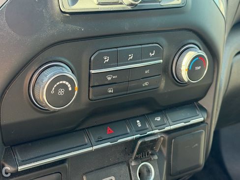 Used 2020 Chevrolet Silverado 1500 Custom w/ Infotainment Package RWD image 9