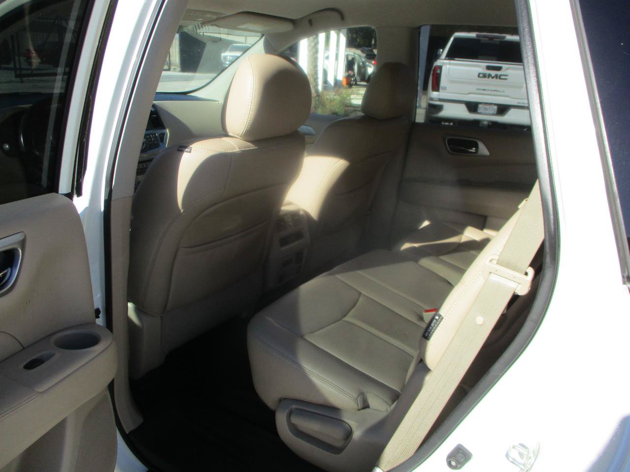 Used 2019 Nissan Pathfinder SL FWD image 16