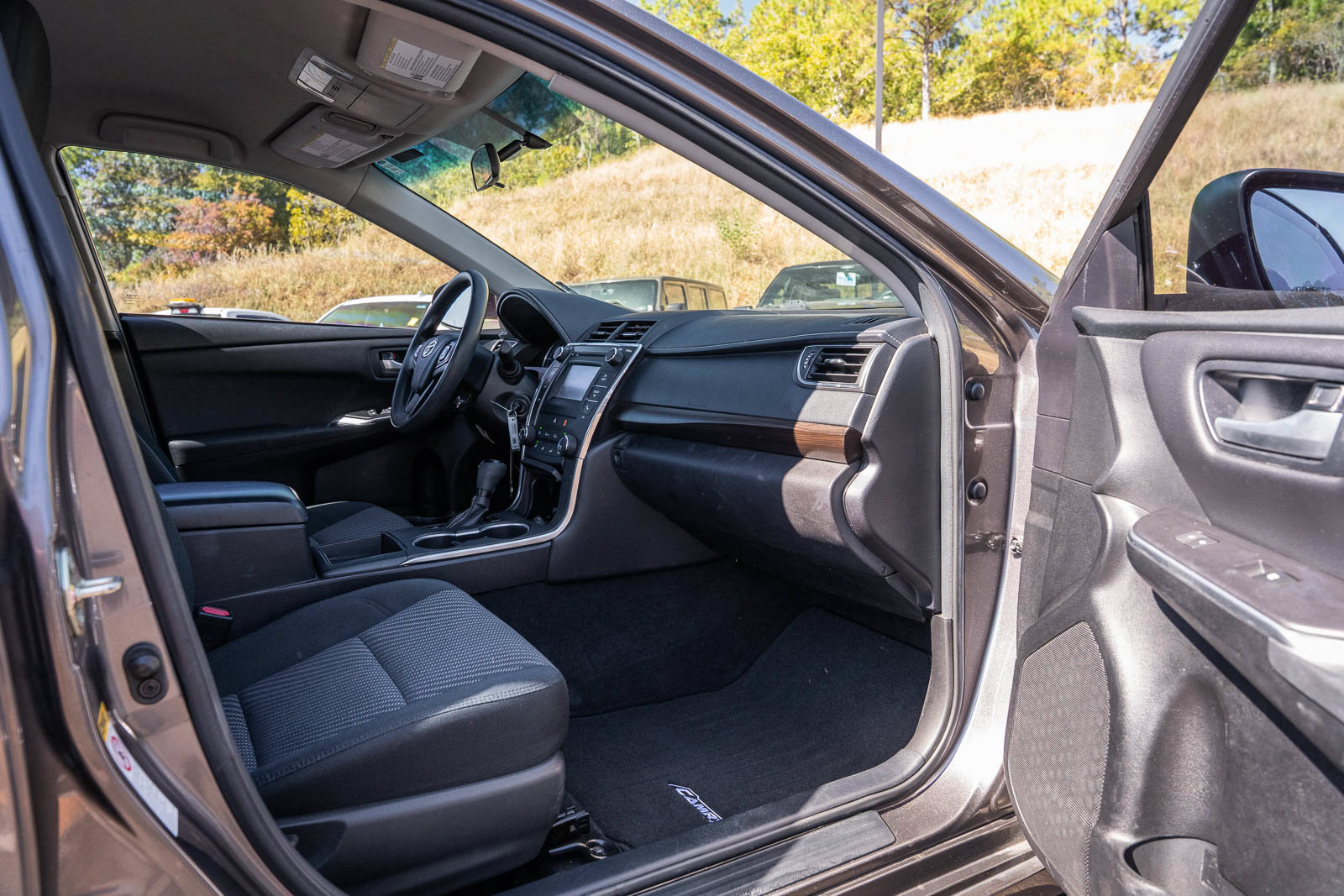 Used 2017 Toyota Camry SE FWD image 11