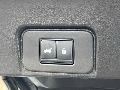 Used 2024 Nissan Rogue SV image 14