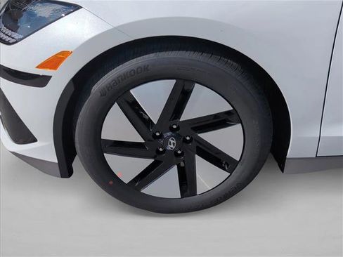 New 2025 Hyundai Ioniq 6 SE image 10