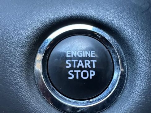 Used 2023 Toyota Highlander XLE FWD image 35