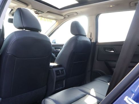 Used 2023 Nissan Rogue SL image 42