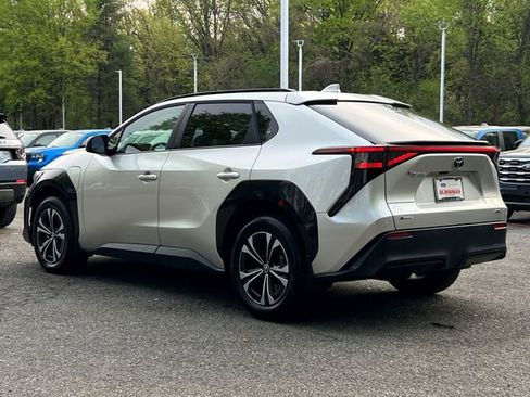 Used 2024 Toyota bZ4X XLE w/ Weather Package image 5