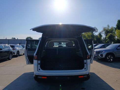 Used 2024 Jeep Wagoneer L Series II w/ Flexible Seating Group RWD image 25