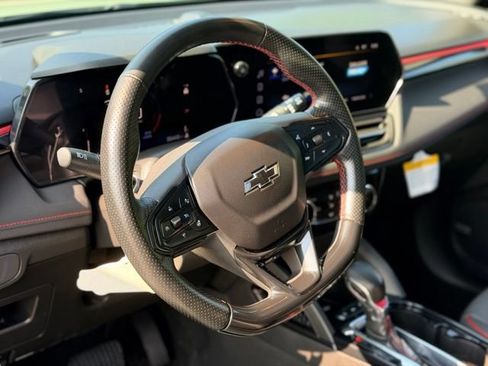 Used 2024 Chevrolet TrailBlazer RS w/ Convenience Package AWD/4WD image 9