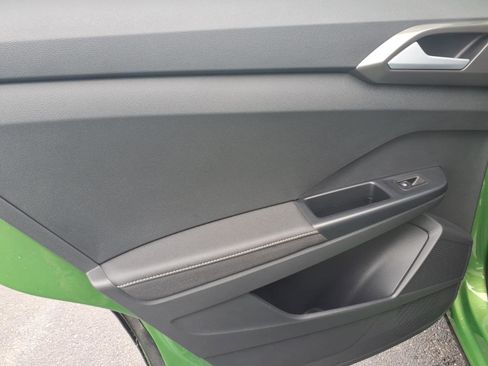 Used 2025 Volkswagen Taos SE image 15