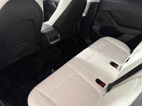 Used 2024 Tesla Model Y Performance image 11