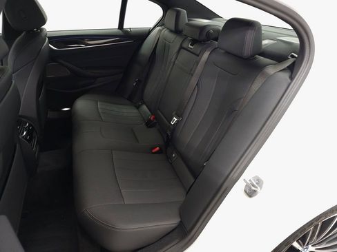 Used 2023 BMW 530e xDrive w/ Premium Package image 34