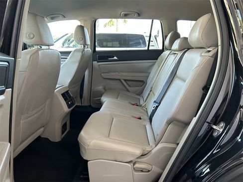Used 2018 Volkswagen Atlas SE image 33