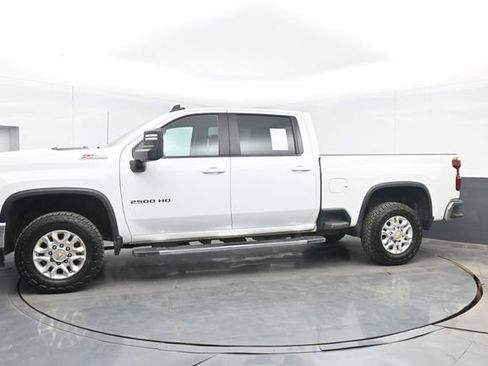 Used 2024 Chevrolet Silverado 2500 LT AWD/4WD image 11