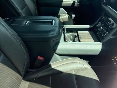 Used 2021 GMC Yukon XL Denali w/ Denali Ultimate Package AWD/4WD image 8