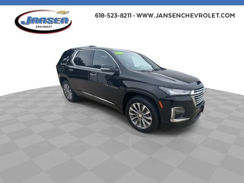 Used 2023 Chevrolet Traverse Premier FWD image 2