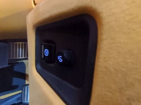 Used 2022 Chevrolet Corvette Stingray Premium Conv w/ Z51 Performance Package RWD image 14