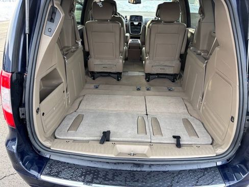 Used 2015 Chrysler Town & Country Touring-L w/ Driver Convenience Group image 34