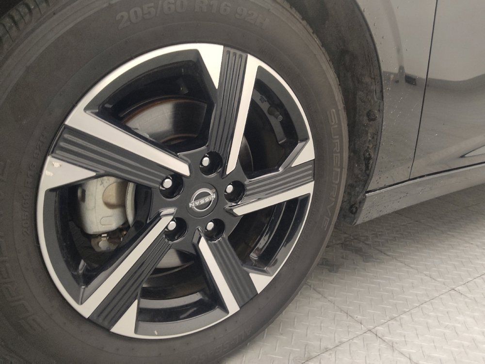 Used 2025 Nissan Sentra SV FWD image 31