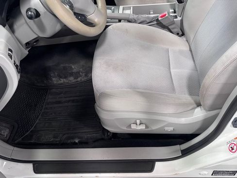 Used 2013 Subaru Forester 2.5X Premium w/ All-Weather Plus Pkg AWD/4WD image 11