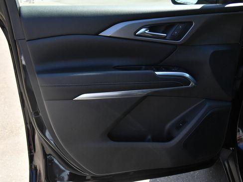 Used 2024 Chevrolet Traverse LT FWD image 14