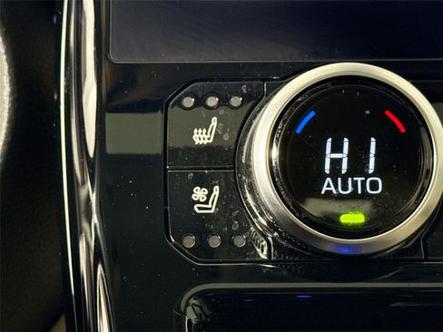 Used 2023 Toyota Highlander Limited image 8