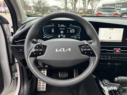Used 2023 Kia Niro EX Touring image 28