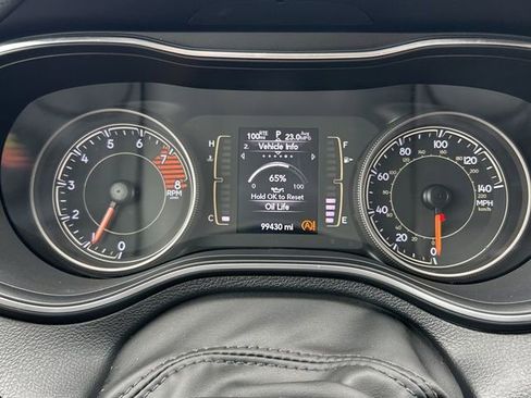 Used 2019 Jeep Cherokee Latitude Plus w/ Cold Weather Group AWD/4WD image 4