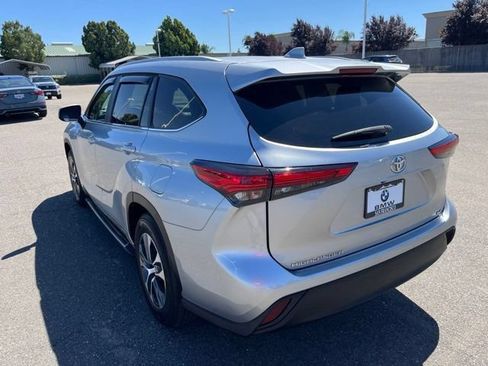 Used 2023 Toyota Highlander XLE FWD image 7