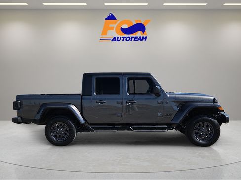 Used 2024 Jeep Gladiator Sport AWD/4WD image 5