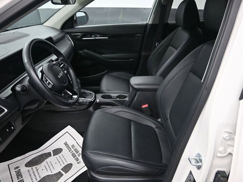 Used 2024 Kia Seltos EX AWD/4WD image 14
