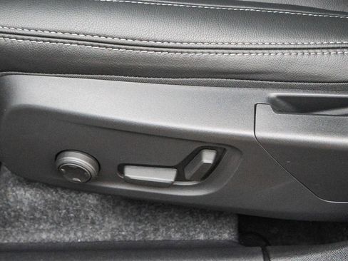 New 2026 Volvo XC40 B4 Core w/ Climate Package image 31