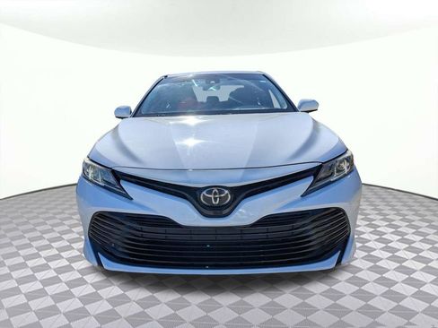 Used 2018 Toyota Camry LE image 9