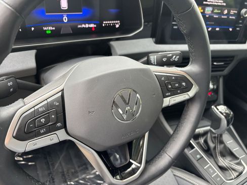 Used 2025 Volkswagen Jetta SE image 28