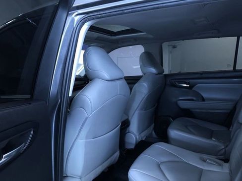 Certified 2023 Toyota Highlander XLE image 21