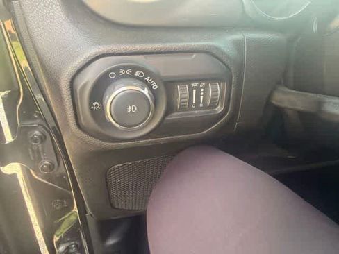 Used 2019 Jeep Wrangler Unlimited Sahara AWD/4WD image 15