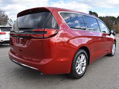 New 2026 Chrysler Pacifica Select FWD image 9