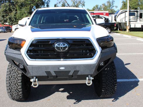 Used 2019 Toyota Tacoma SR5 image 2