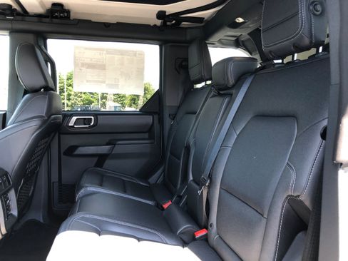 New 2025 Ford Bronco Badlands w/ Sasquatch Package image 12